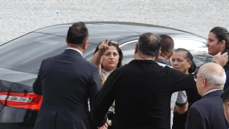 Özgür Özel’e ilk gününde protesto: Kılıçdaroğlu sana ekmek yedirdi