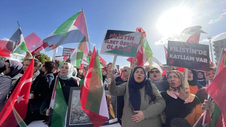 Çorum’da anneler İsrail’in Gazze’ye saldırılarını protesto etti