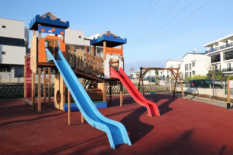 Bursa Gemlik'te çocuklar yeni parklarına kavuştu